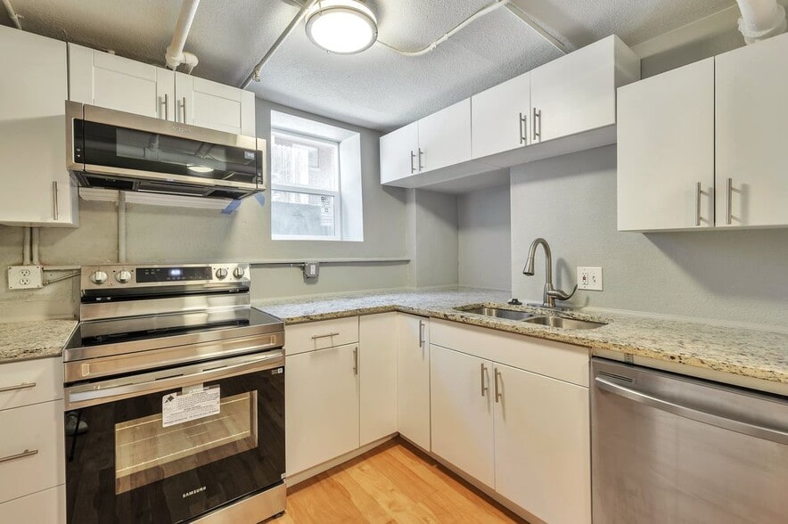 Building Photo - 2607 E 14th Ave