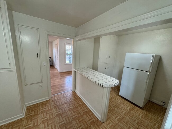 Building Photo - 2 Bedroom ~ 1 Bathroom House in SW Corvallis