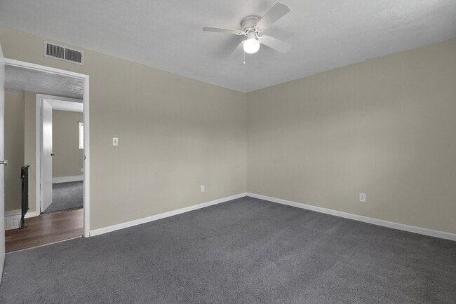 Building Photo - 2 Bedroom Townhouse w/Basement Apartment