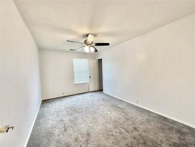 Building Photo - 1211 Satillo Ln