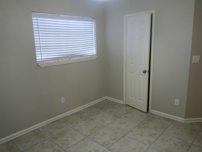 Building Photo - 1606 Quail Run