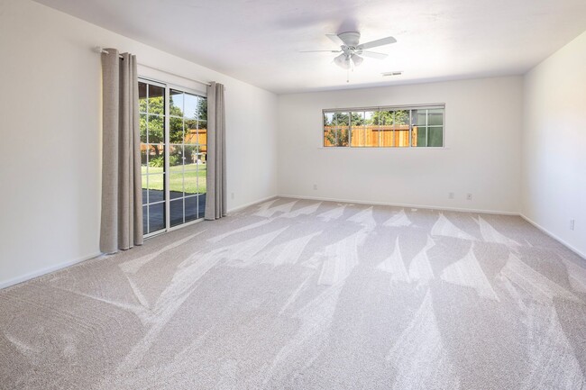 Building Photo - Beautifully Upgraded 3BR/2BA Home + Flex Room