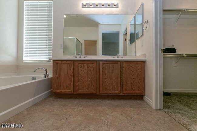 Building Photo - 2106 W Hemingway Ct