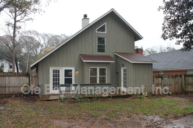 Building Photo - 806 McNeil Ave
