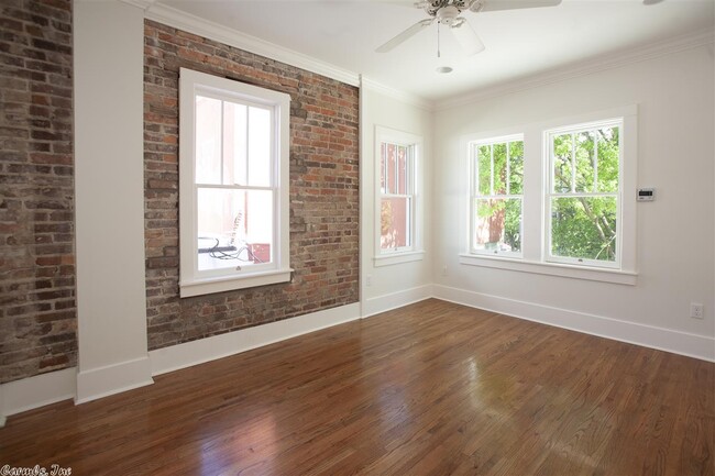 Building Photo - 3011 W Markham St