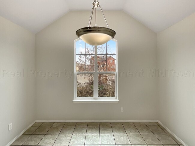 Building Photo - 2053 Leonard Ranch Rd