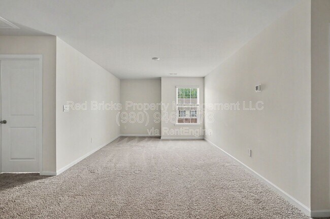 Building Photo - 11010 Austin Estates Dr