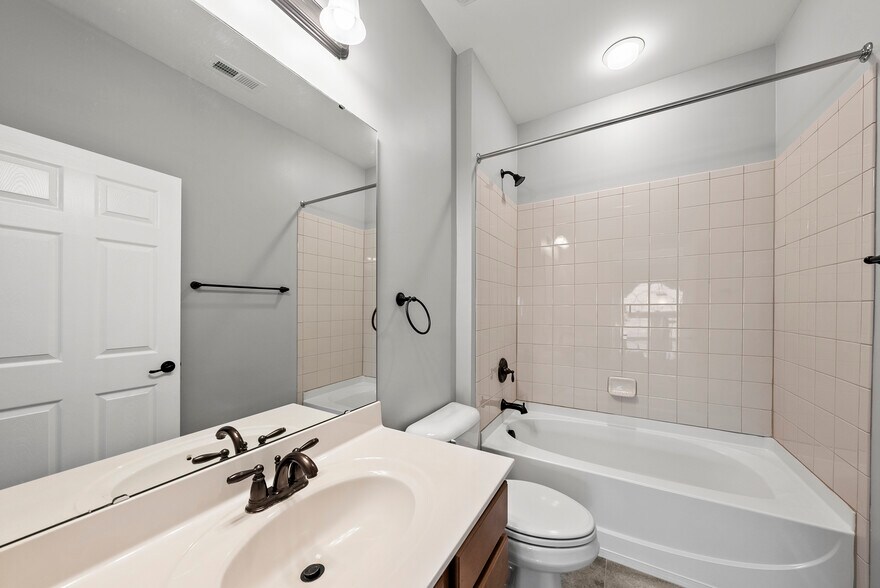 Building Photo - 1004 Crinoline Ln