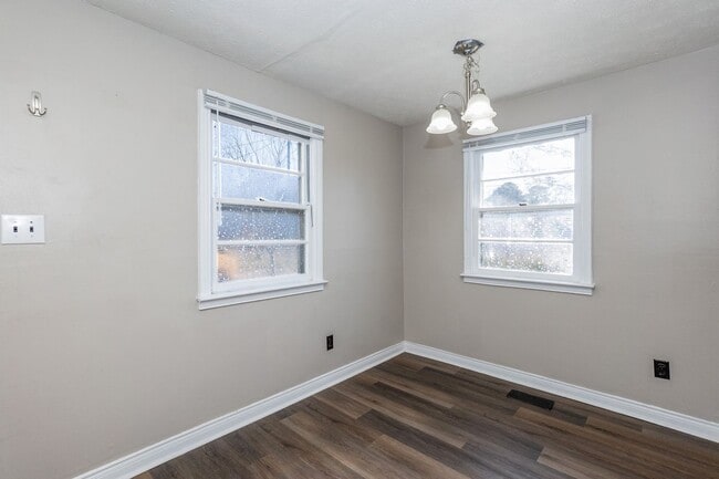 Building Photo - Cozy 3 Bedroom Downtown Apex Home