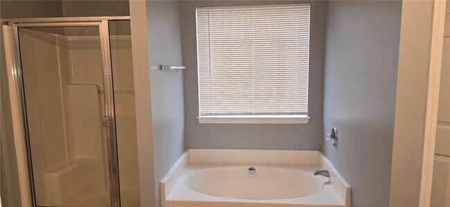 Building Photo - 455 Hulan Way