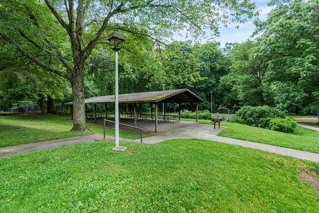 Building Photo - 7926 Long Ridge Ct