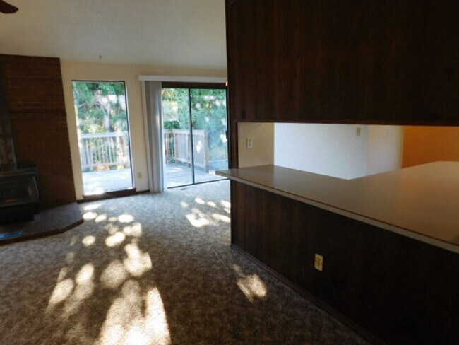 Building Photo - 3Bd/1.5Ba Single Story House - For Viewing!
