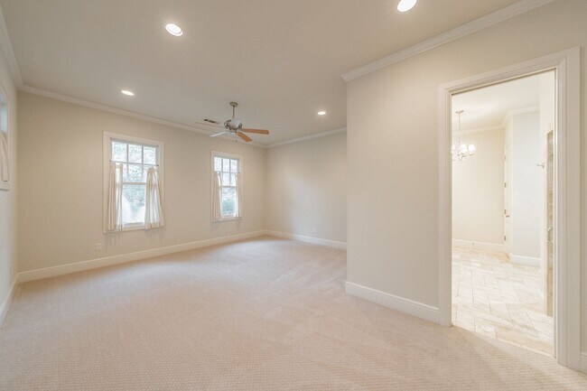 Building Photo - Beautiful Monticello Town Home!!!