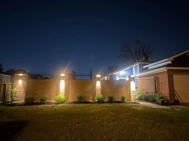 Building Photo - 18503 Willow Moss Dr