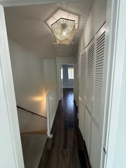 Building Photo - 2877 NE 15th St