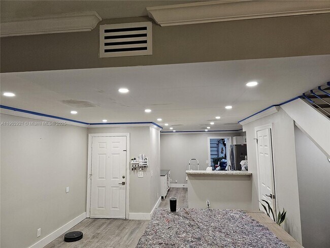 Building Photo - 1002 Sevilla Cir