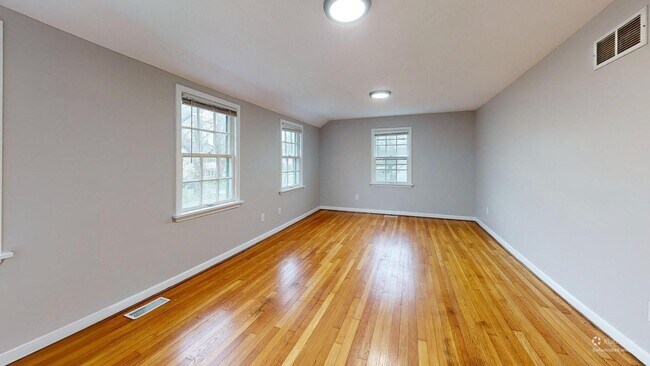 Building Photo - Maple Heights Area - 3 Bedroom Single Family Home