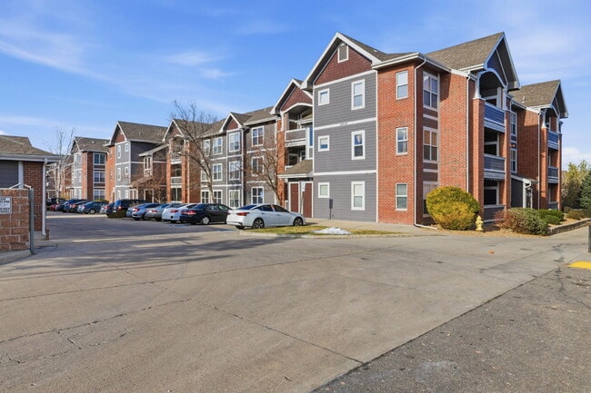 Building Photo - 2 Bed 2 Bath Condo With Balcony!