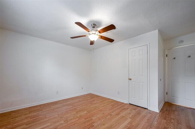 Building Photo - 11926 Osage Park Dr