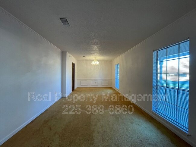 Building Photo - 6428 Chippendale Dr