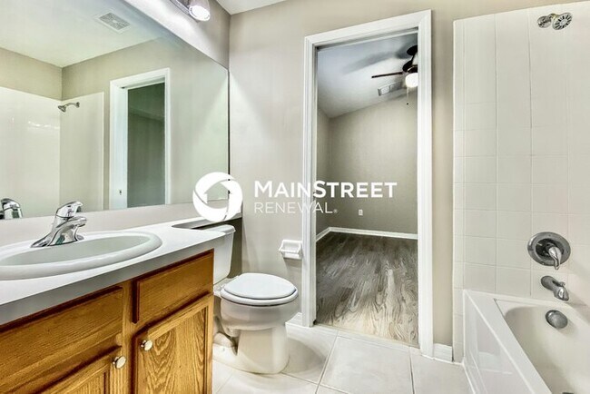 Building Photo - 4 Bedroom Pet-Friendly Home in Spring Hill...