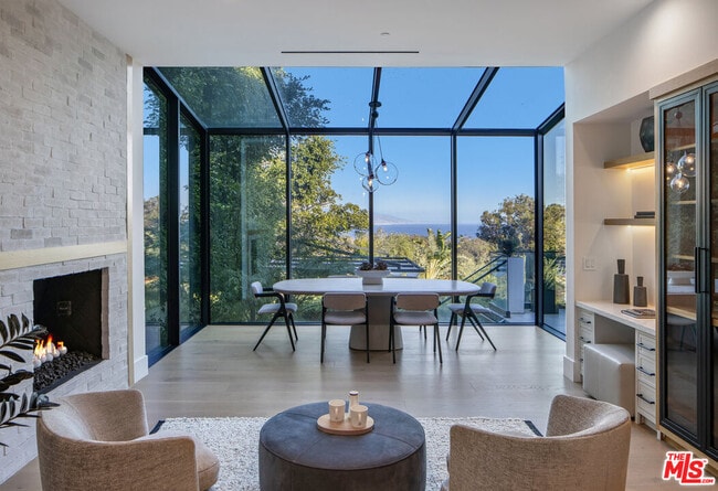 Building Photo - 7052 Dume Dr