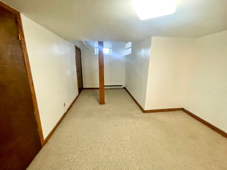 Building Photo - 27 South Crescent Circuit