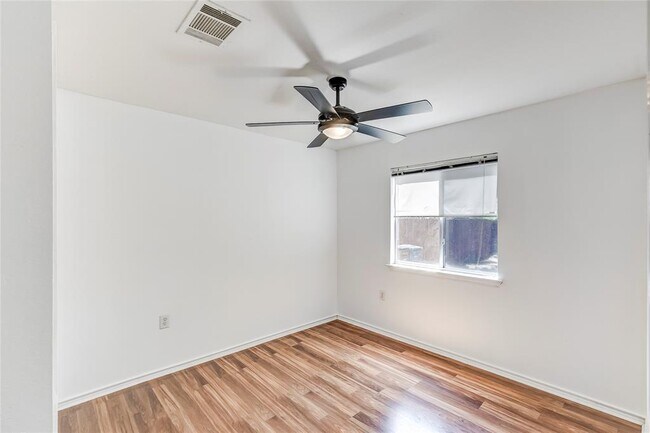 Building Photo - 1609 Anise Dr