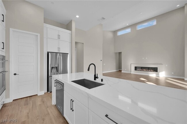 Building Photo - 11079 Rolling Vista Dr