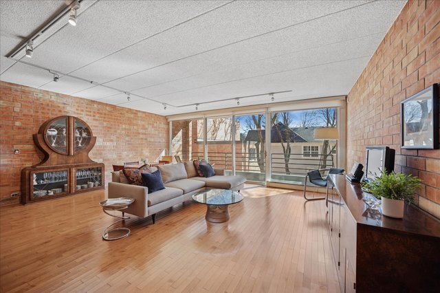 Building Photo - 630 Vernon Ave