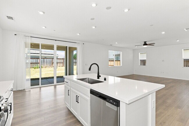Building Photo - 516 Silver Cloud Ct