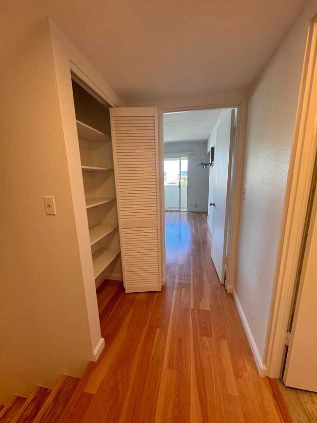 Building Photo - 147 Oko St