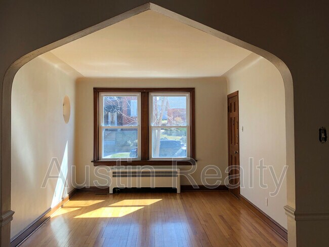 Building Photo - 1127 Claytonia Terrace