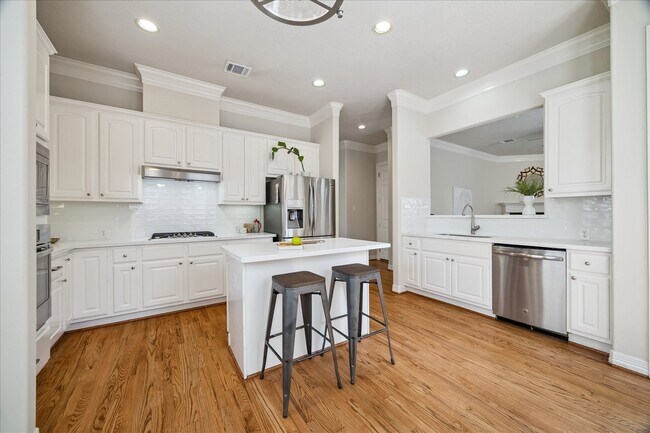 Building Photo - 5638 Avalon Way