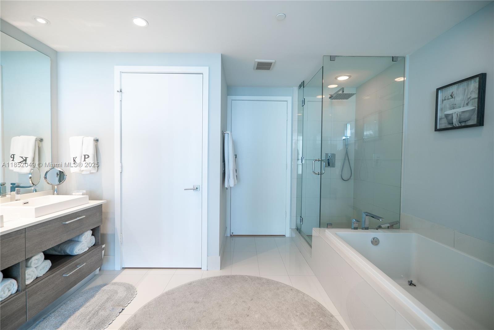 Building Photo - 650 NE 32nd St