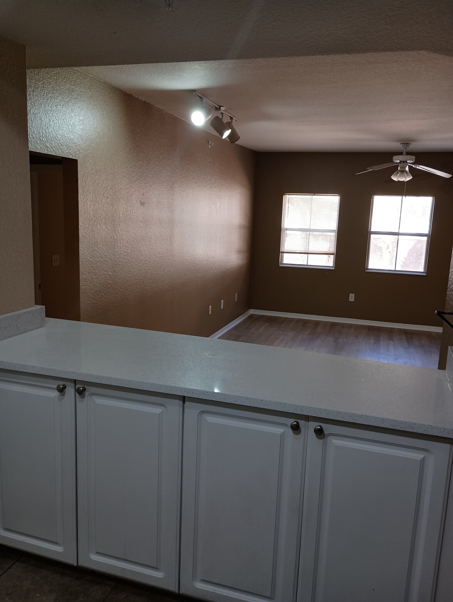 Building Photo - 402 S Armenia Ave