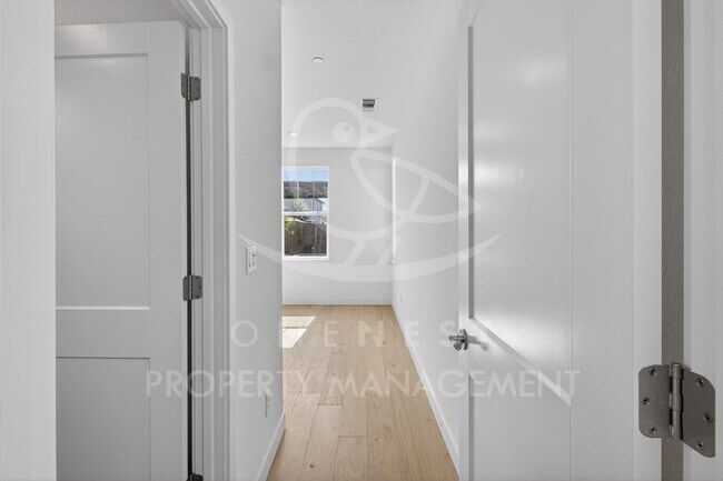 Building Photo - **move in 5/1 $500 off first months rent** Desirable Twelve Bridges Home | 4 bed 3.5 bath