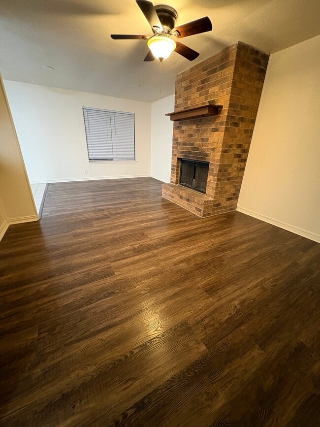 Building Photo - 5234 E Woodhaven Dr