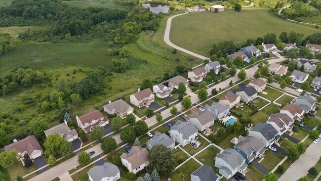 Building Photo - 966 Forest View Way