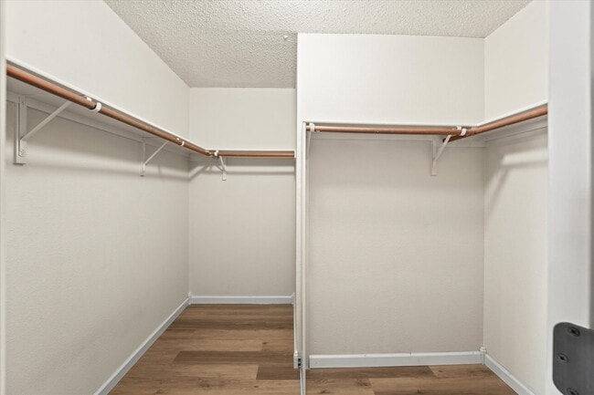 Building Photo - 2621 S Wavecrest Ct