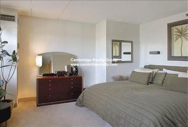 Building Photo - 17 Magazine St