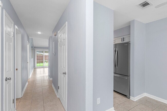 Building Photo - 2BD / 2BA Home Near Eglin AFB and Downtown...