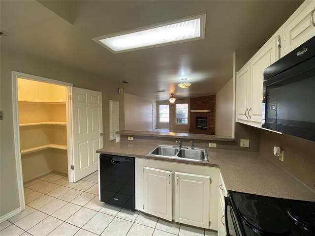 Building Photo - 3241 Lexington Dr