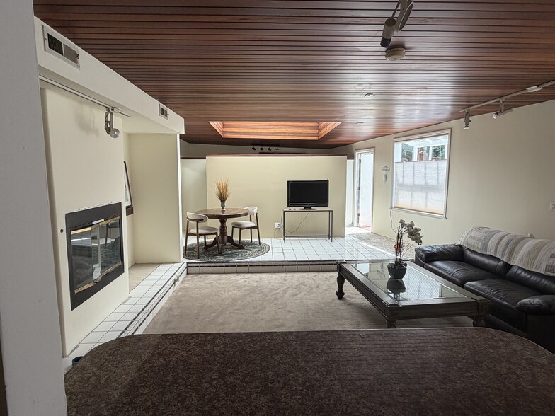 Building Photo - 5801 Cazaux Dr
