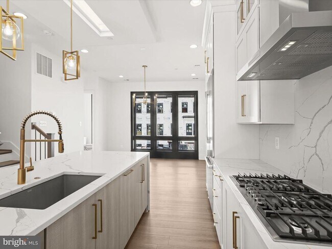 Building Photo - 14920 Dispatch St