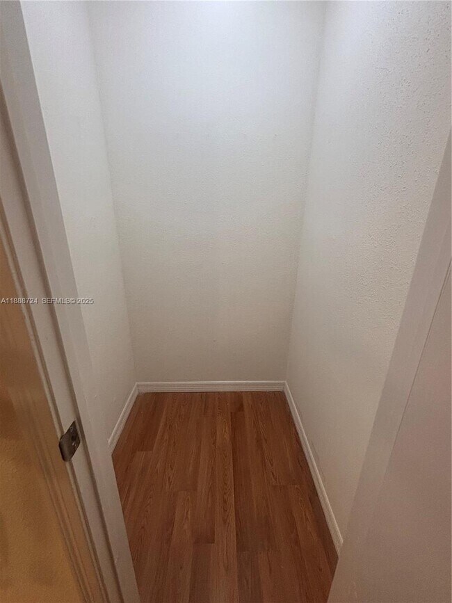 Building Photo - 875 Riverside Dr