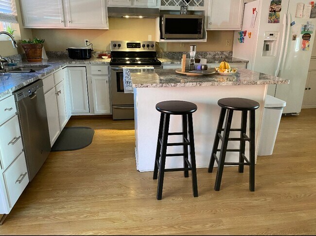 Building Photo - 810 E Saguaro St