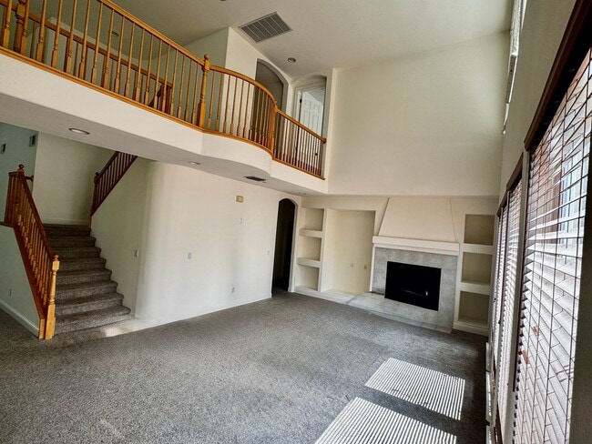 Building Photo - Fabulous Serrano Home