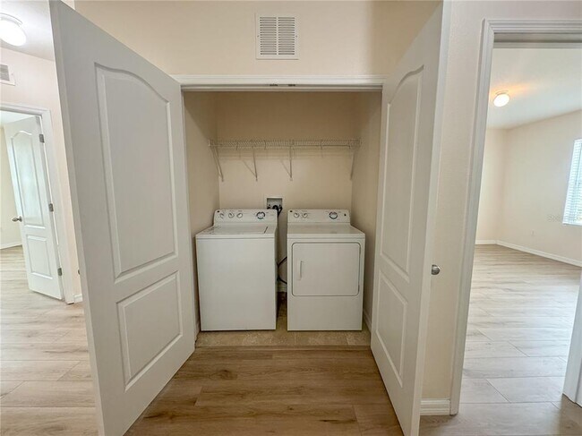 Building Photo - 12823 Buffalo Run Dr