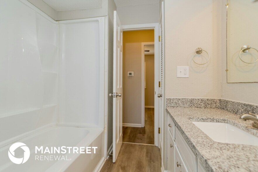 Building Photo - 4701 NE 48th St